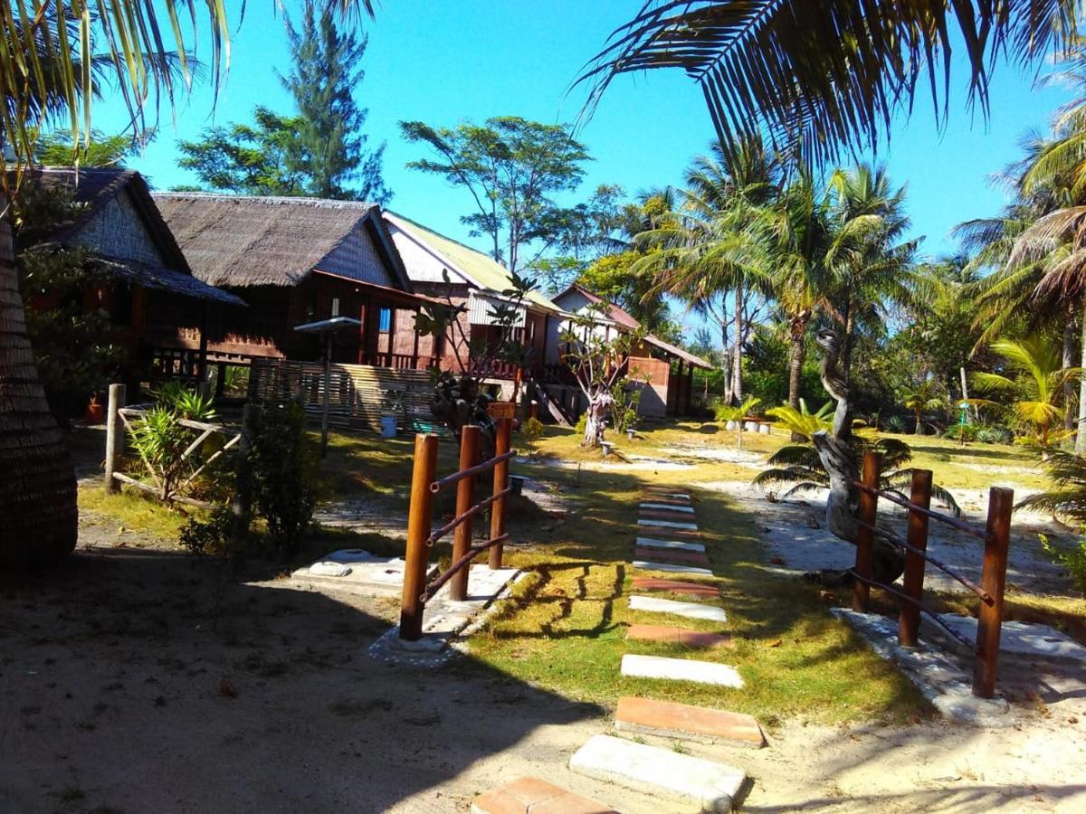 Asari Timo Cottage Karimunjawa Buitenkant foto