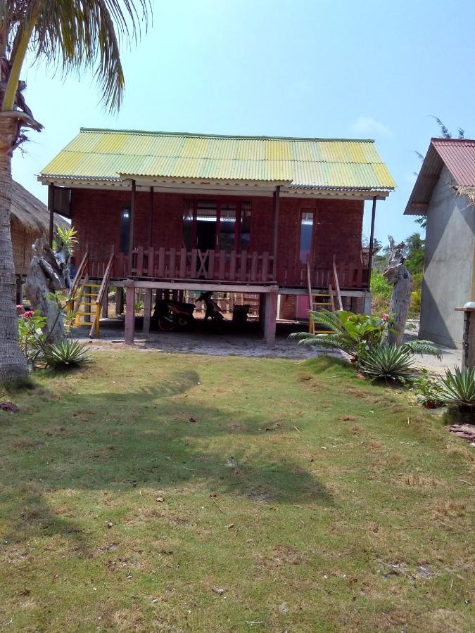 Asari Timo Cottage Karimunjawa Buitenkant foto