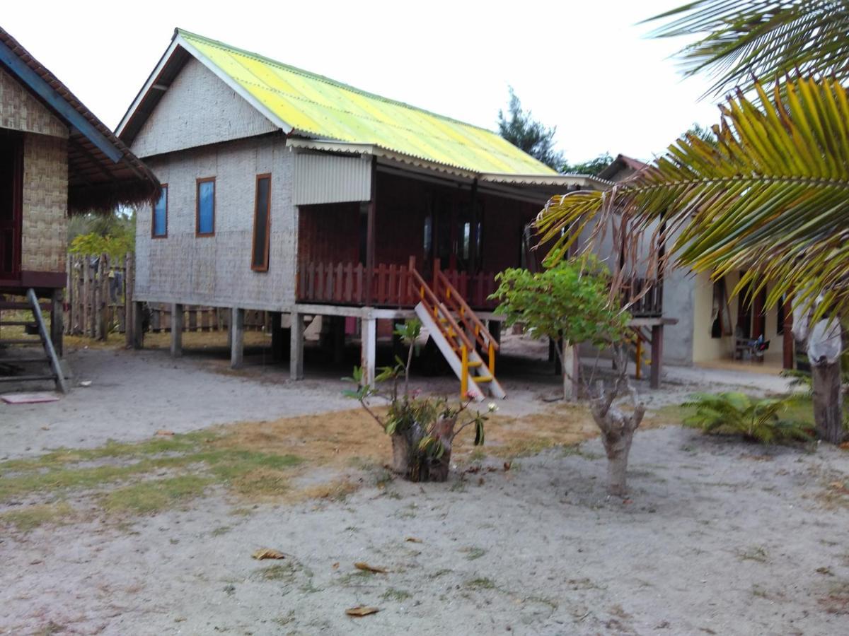 Asari Timo Cottage Karimunjawa Buitenkant foto