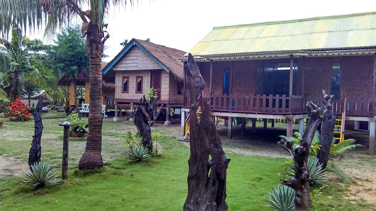 Asari Timo Cottage Karimunjawa Buitenkant foto